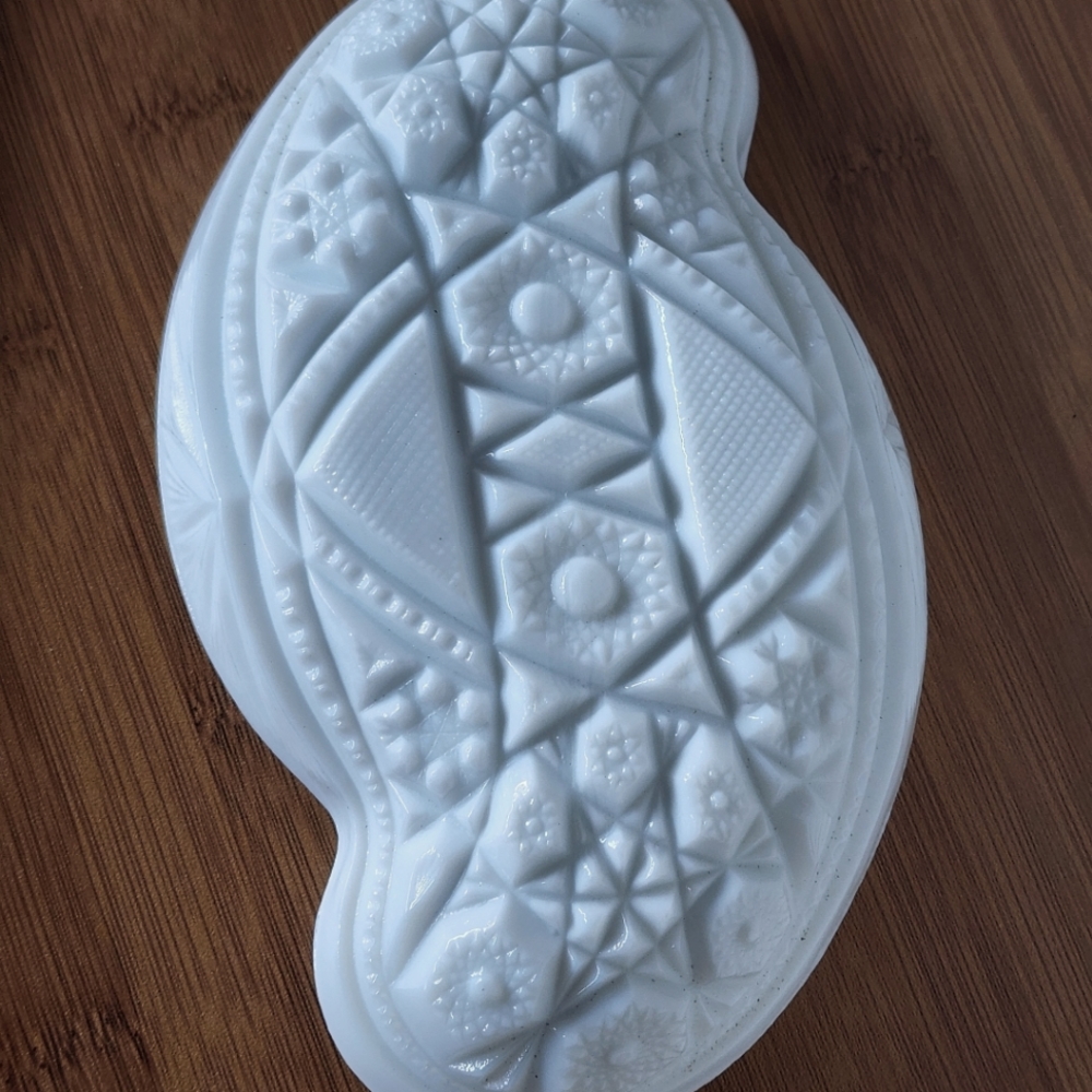 Milkglass dish